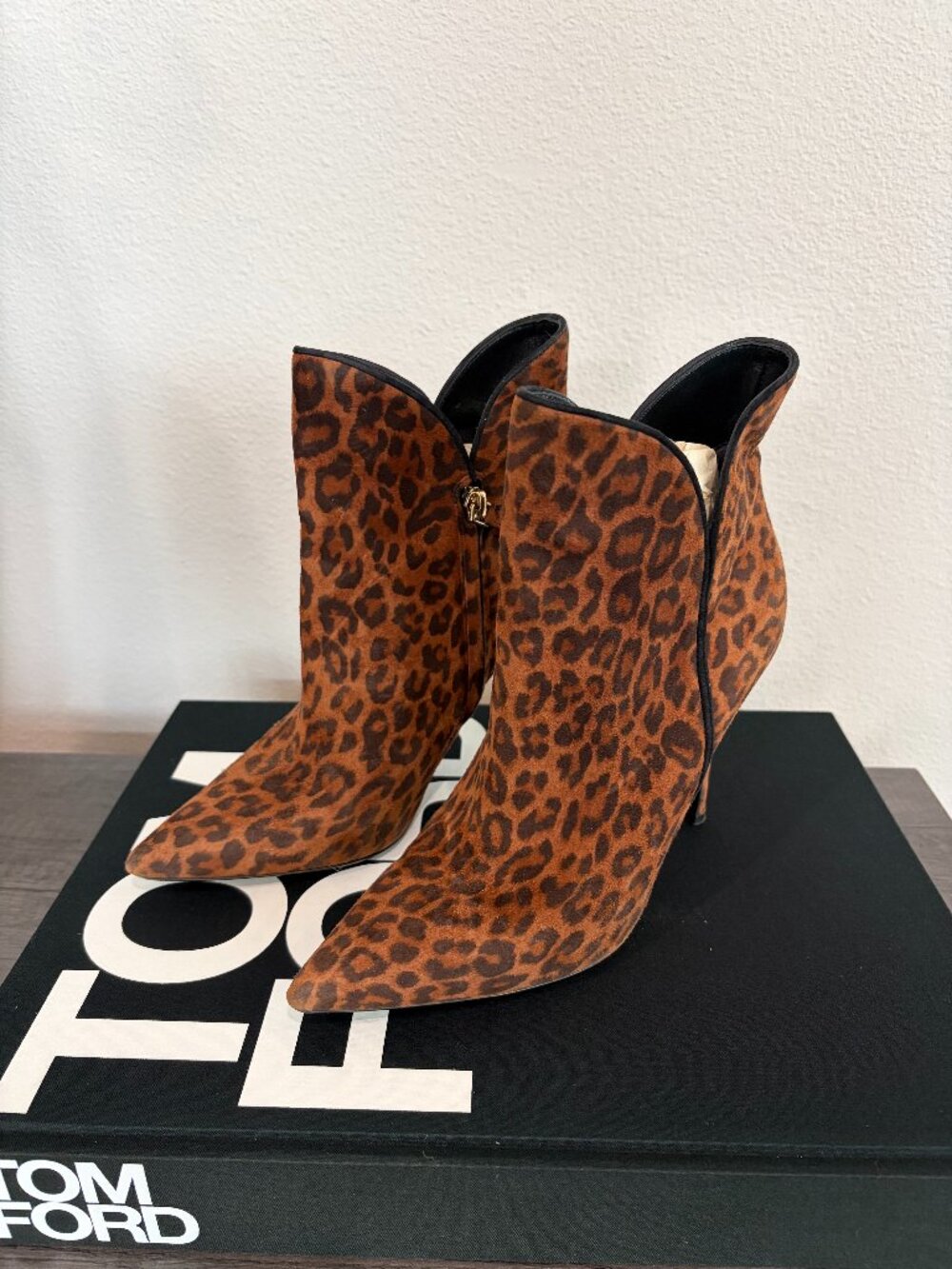 Aperlai Paris Leopard Suede Pointed Toe Stiletto Bootie Italy EU 37.5
